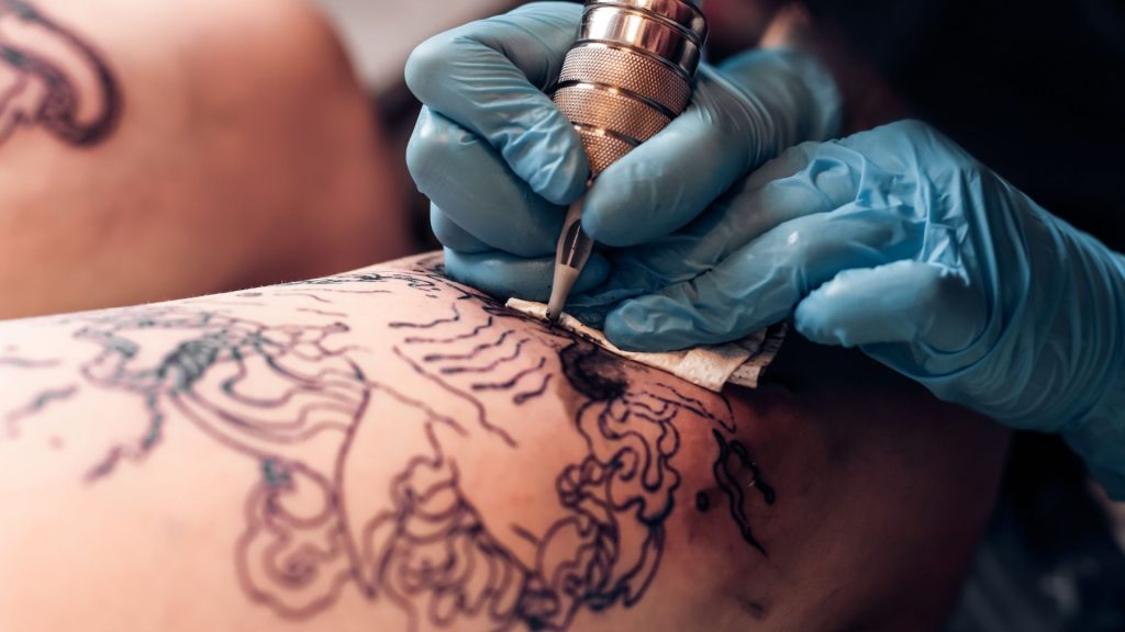 Comment bien choisir son salon de tatouage